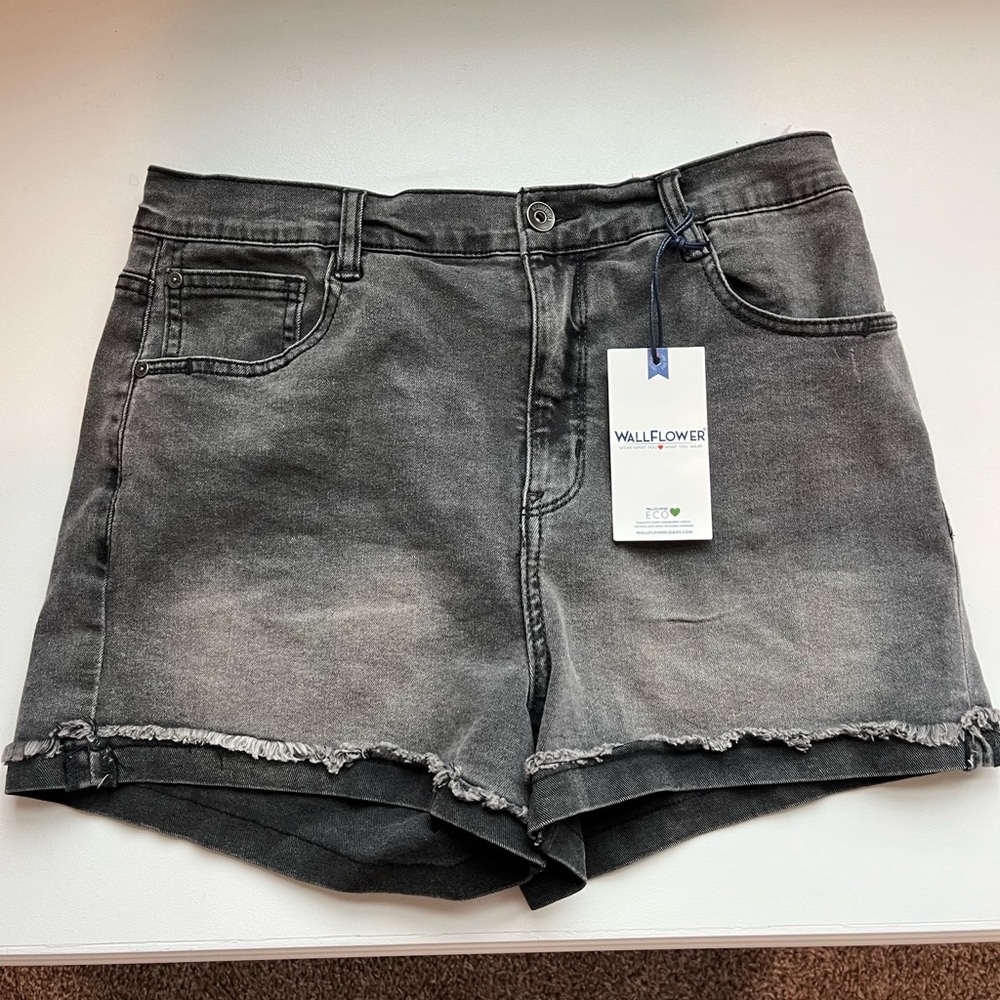 Brand New Women’s Wallflower Grey Jean shorts